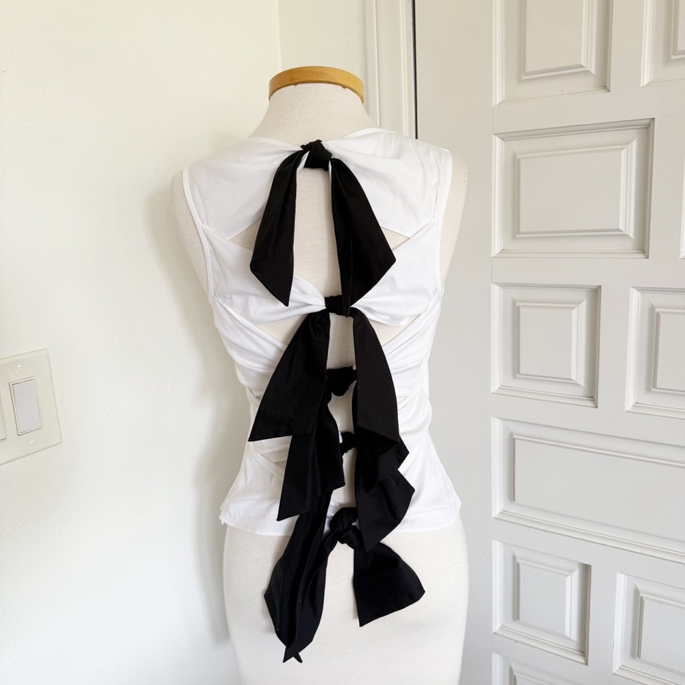 INTERMIX White Sleeveless V-Neck Top Black Large Bows Cascading Down Back Trendy